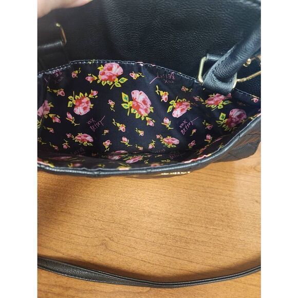 Betsey Johnson 2 way Handbag Pink Black White Floral Liner and crossbody strap p - Picture 6 of 16